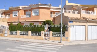 Casa con patio en Pinoso
