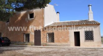 Casa campo y bodega con terreno en Yecla