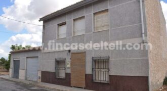 Casa con garaje a 10 km de Pinoso