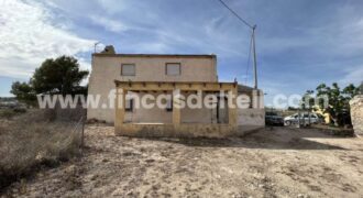 Casa de campo con terreno en Yecla