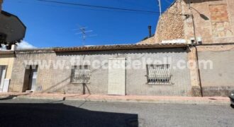 Casa con patio en término municipal de Monóvar