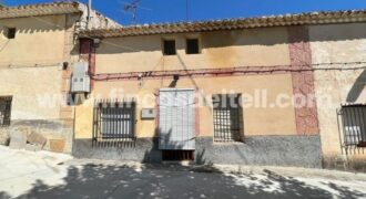 Casa de campo con terreno en Monóvar