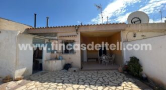 Casa cueva con terreno en Algueña