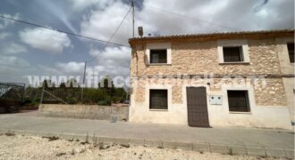 Casa de campo reformada en Pinoso