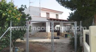 Casa de campo con terreno en Pinoso