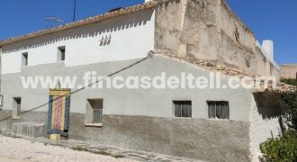 Casa de campo con terreno en Yecla
