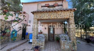 Casa de campo con terreno en Pinoso
