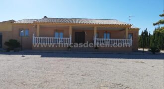 Chalet en Yecla
