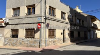 Casa con patio en Pinoso