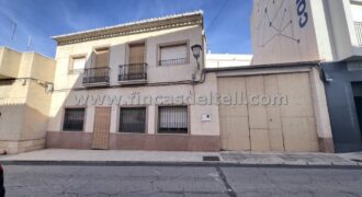 Casa con patio en el centro de Pinoso
