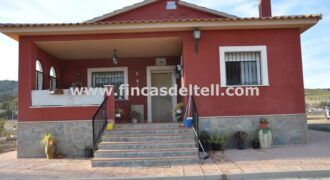 Chalet con piscina en Yecla