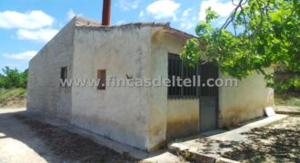 Parcela con casita de campo en Monóvar