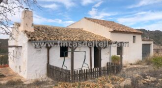 Casa de campo con terreno en Villena