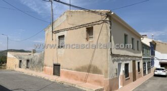 Casa de campo adosada en el término de Monovar