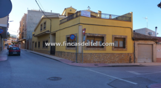 Casa de pueblo con terraza y garaje