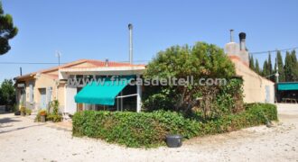 Casa de campo con piscina en Monóvar