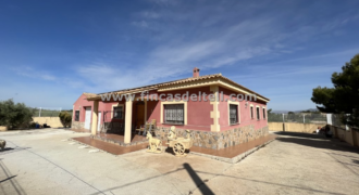 Vivienda unifamiliar aislada con piscina en Abanilla (Murcia)