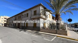 Casa con patio en Pinoso